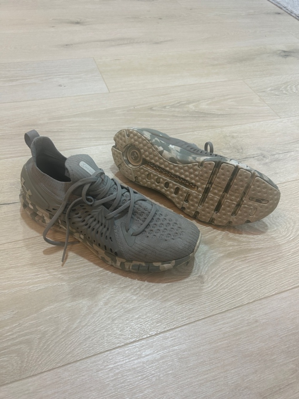 Under Armour Men's Gray Athletic Shoes with Camouflage Sole